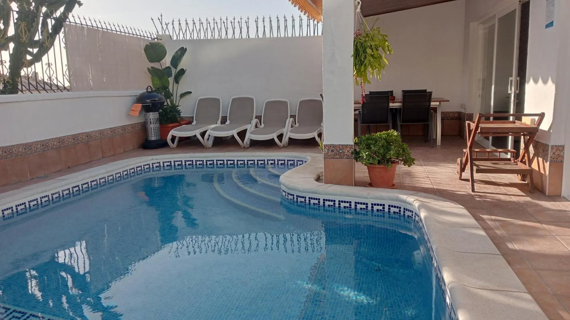 Beautiful Holiday Villa With Heated Private Pool, Los Cristianos Holiday home